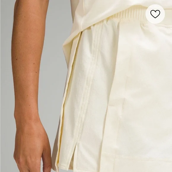 Lululemon Stretch Woven Relaxed-Fit High-Rise
Short 4" - Picture 5 of 6